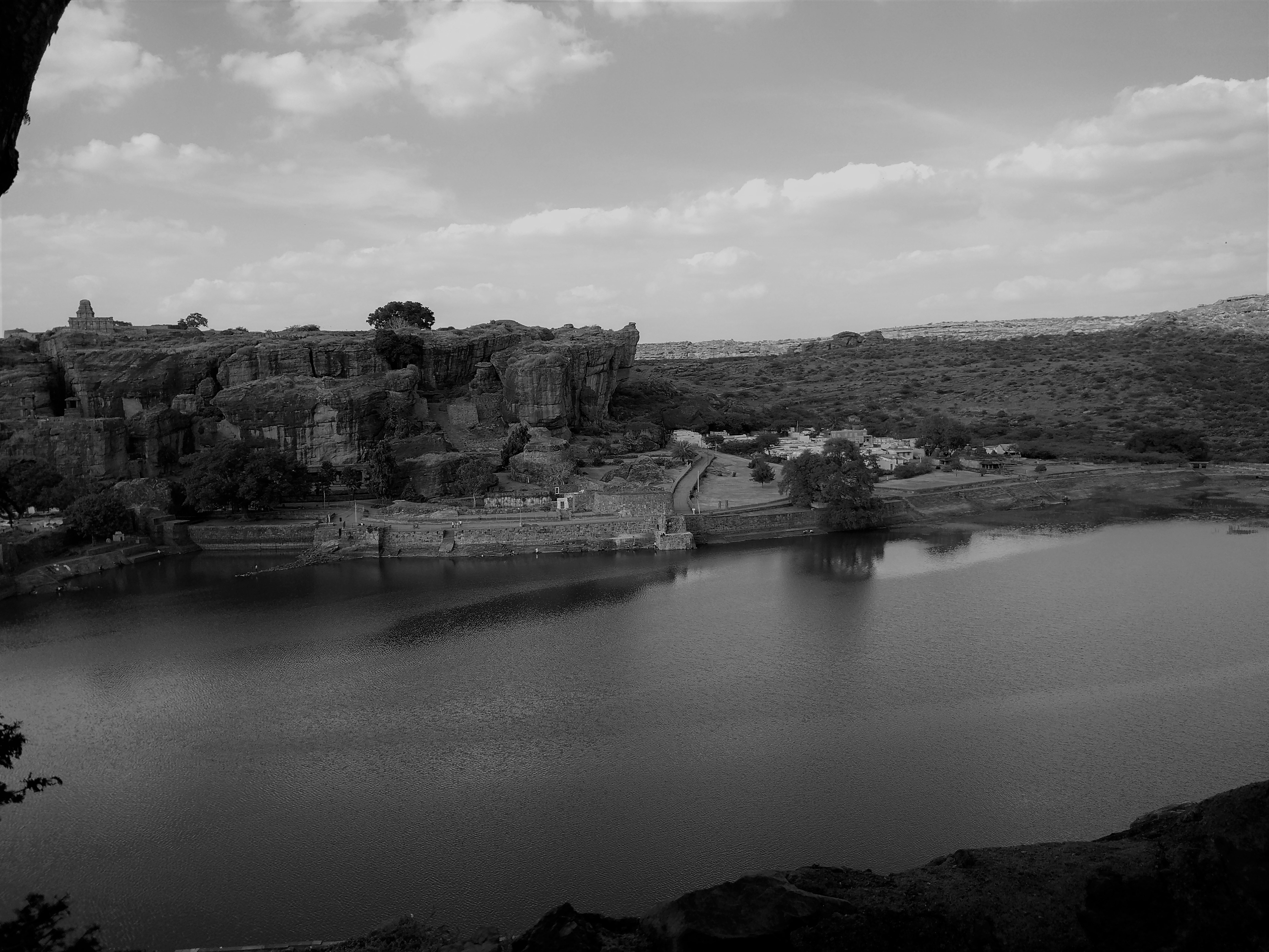 “ಅಭಿನವಭಾರತಿ”ಯ ಕೆಲವೊಂದು ವೈಶಿಷ್ಟ್ಯಗಳು — ಲಕ್ಷಣವಿವೇಚನೆ